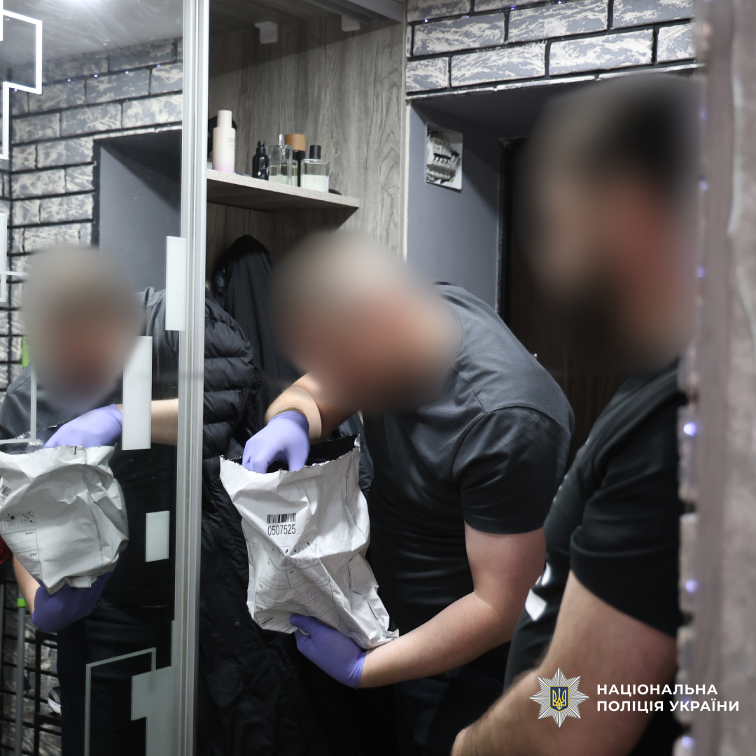 поліцейські Харківщини викрили чоловіків, які підозрюються у розбійному нападі на мешканця Чугуївського району