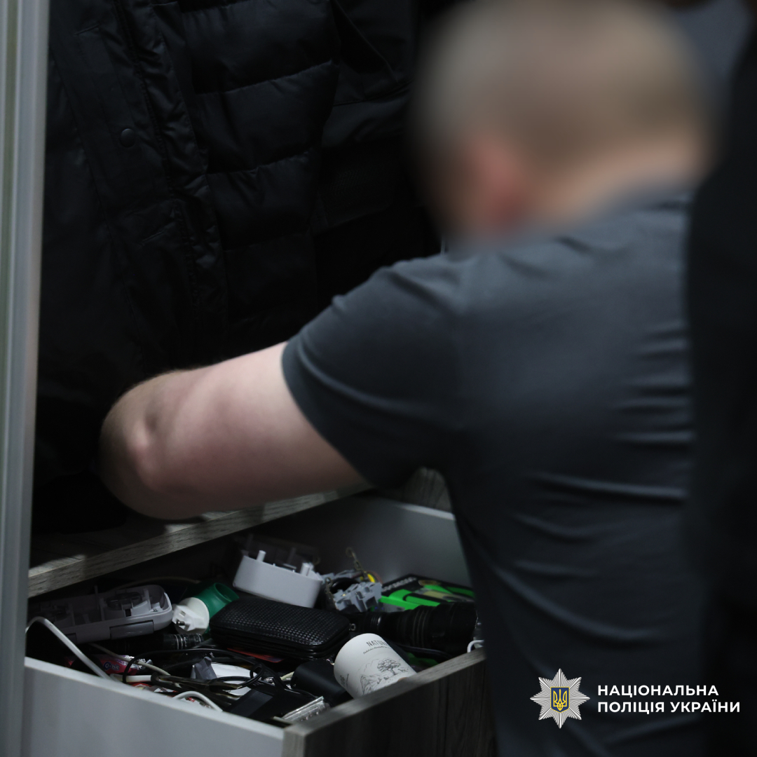 поліцейські Харківщини викрили чоловіків, які підозрюються у розбійному нападі на мешканця Чугуївського району