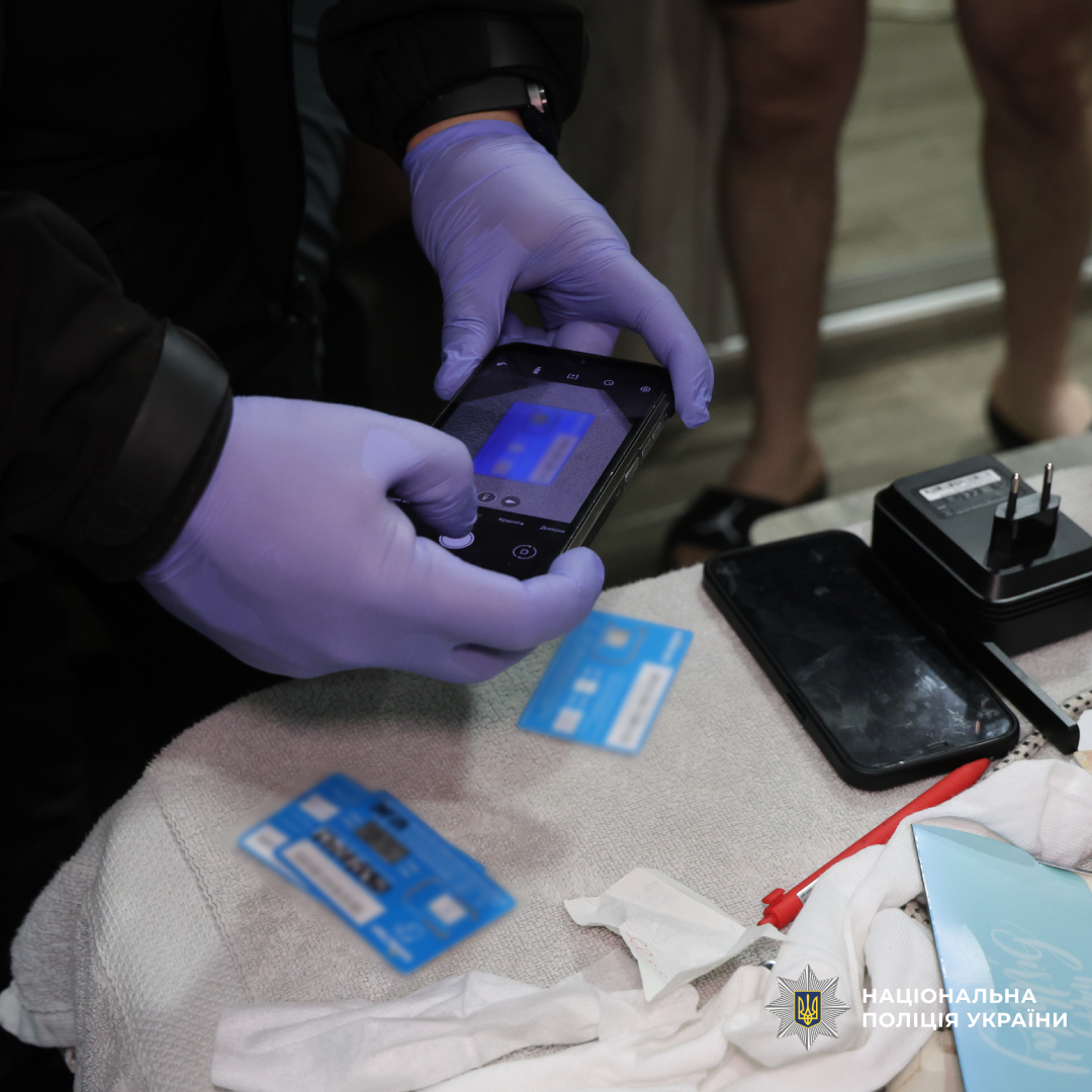 поліцейські Харківщини викрили чоловіків, які підозрюються у розбійному нападі на мешканця Чугуївського району