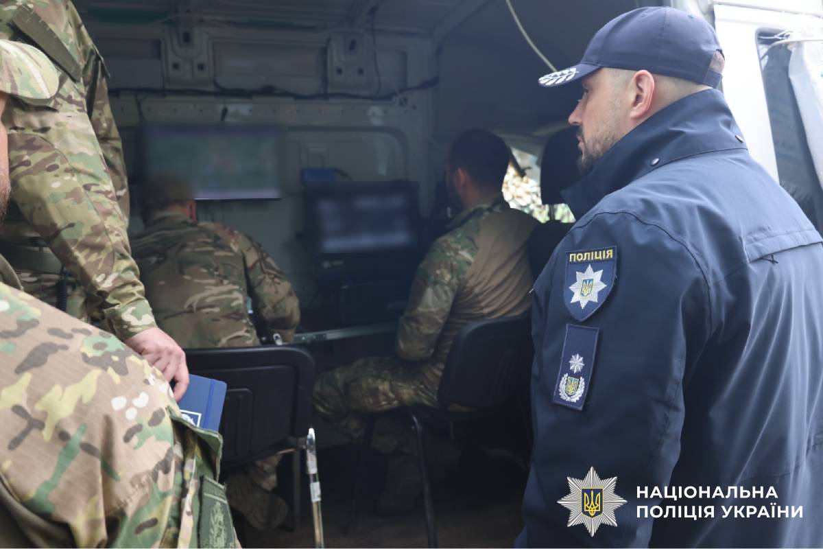 Поліцейські на захисті неба: начальник поліції Харківщини відвідав бійців роти безпілотних систем