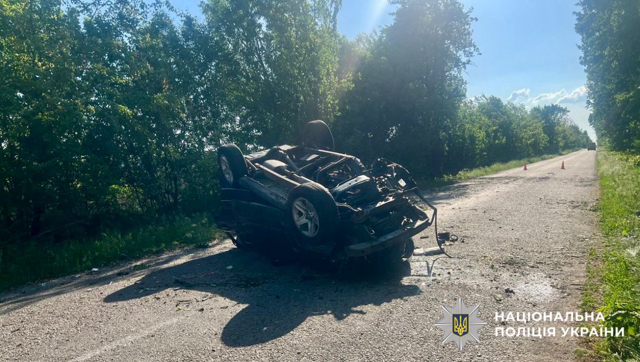 На фото зображено автомобіль який потрапив у ДТП