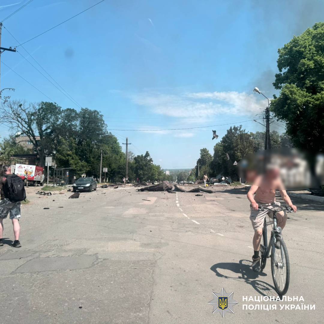 Троє людей отримали поранення від ворожих обстрілів по місту Балаклія: поліцейські Харківщини документують наслідки воєнних злочинів