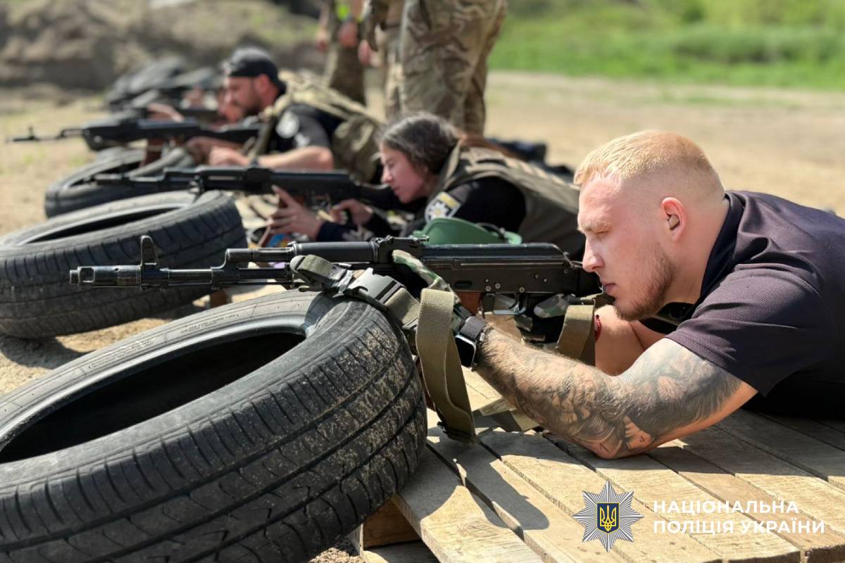 Точність, витримка, готовність діяти: поліцейські Берестинщини  вдосконалюють навички вогневої підготовки