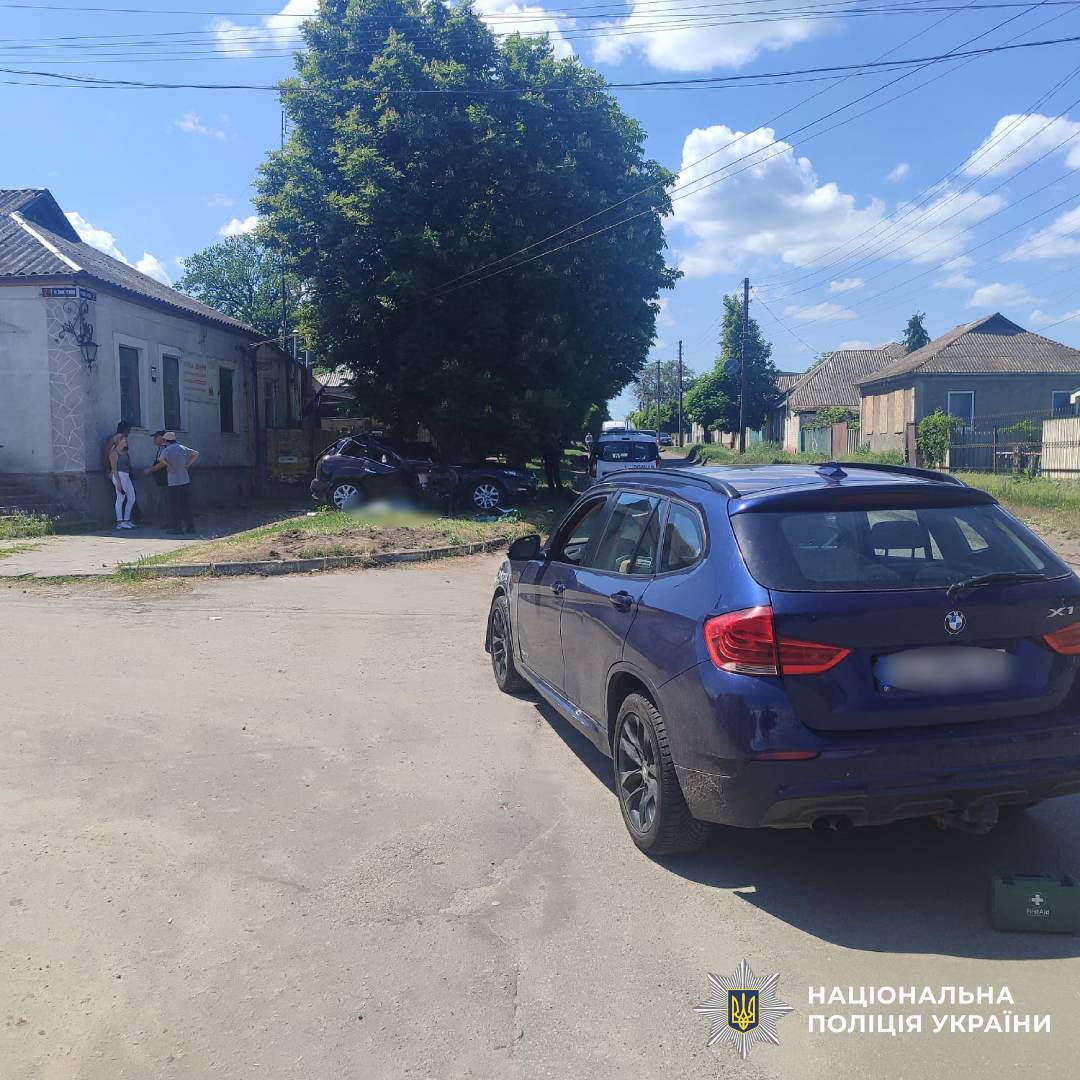 Одна людина загинула, є постраждалий: поліцейські встановлюють обставини ДТП у Чугуївському районі