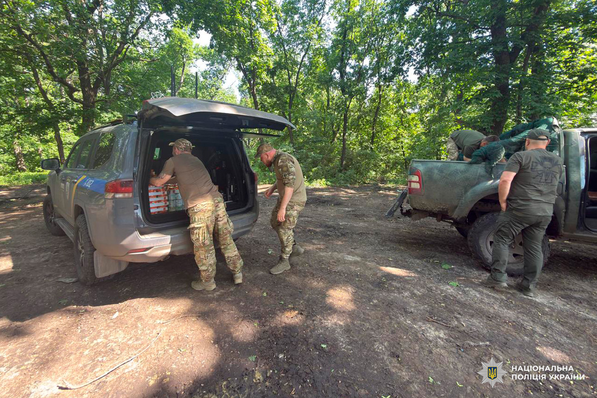 Разом до Перемоги: поліцейські Харківщини передали допомогу військовослужбовцям