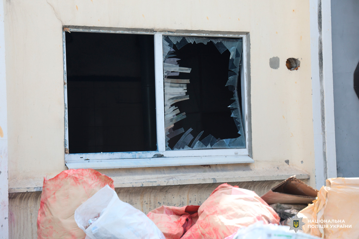 Дві людини загинули, ще 23 постраждали: поліція Харківщини працює на місці ворожого обстрілу