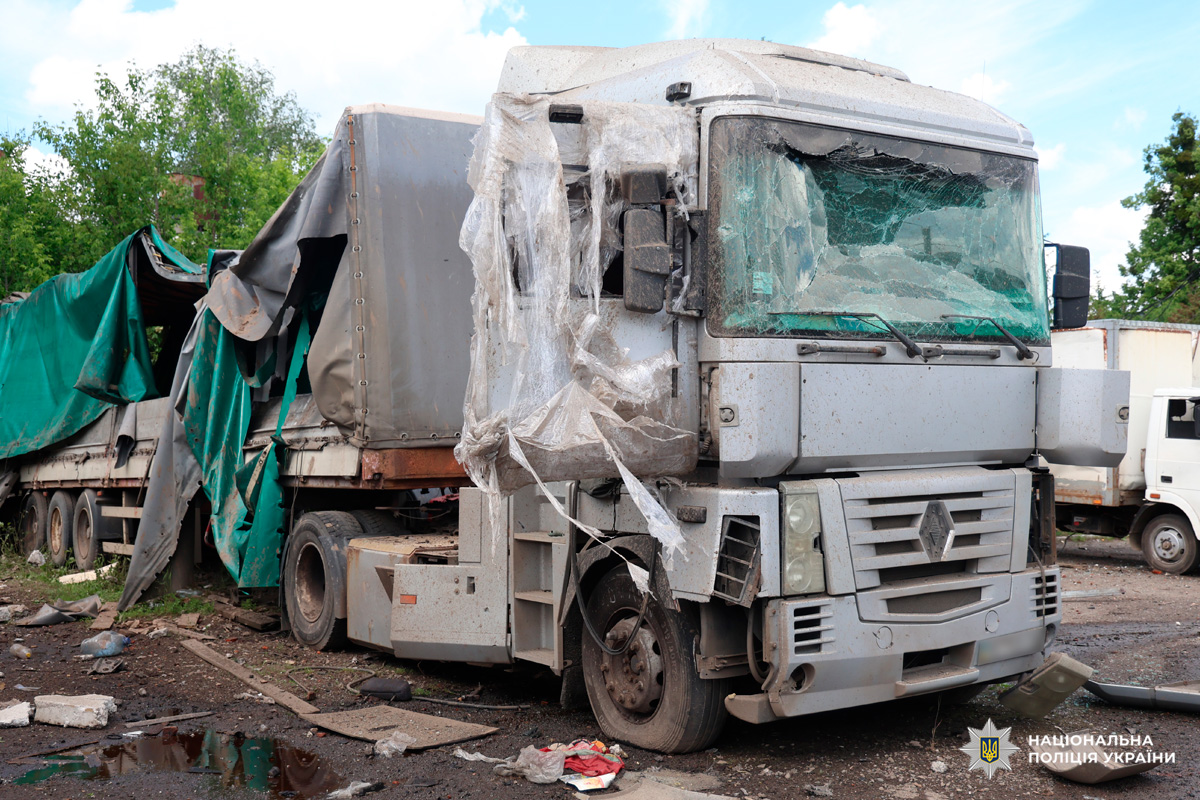 Дві людини загинули, ще 23 постраждали: поліція Харківщини працює на місці ворожого обстрілу