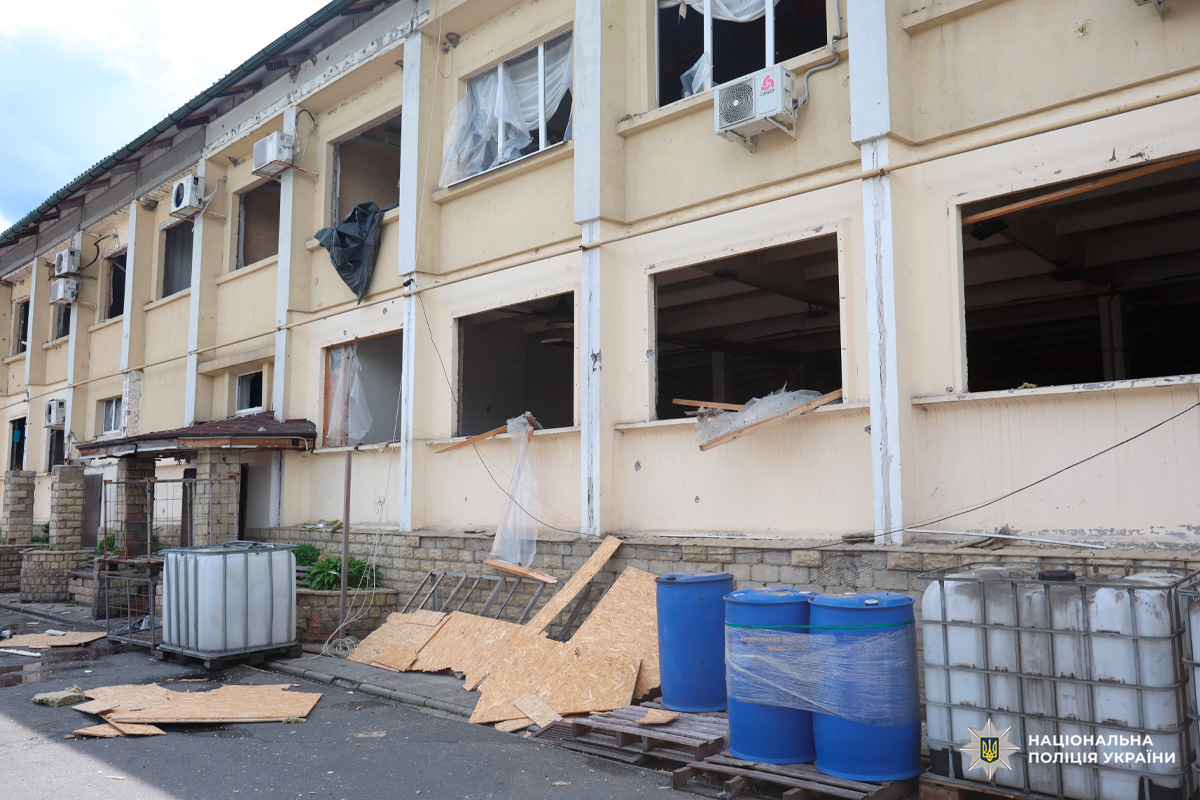 Дві людини загинули, ще 23 постраждали: поліція Харківщини працює на місці ворожого обстрілу