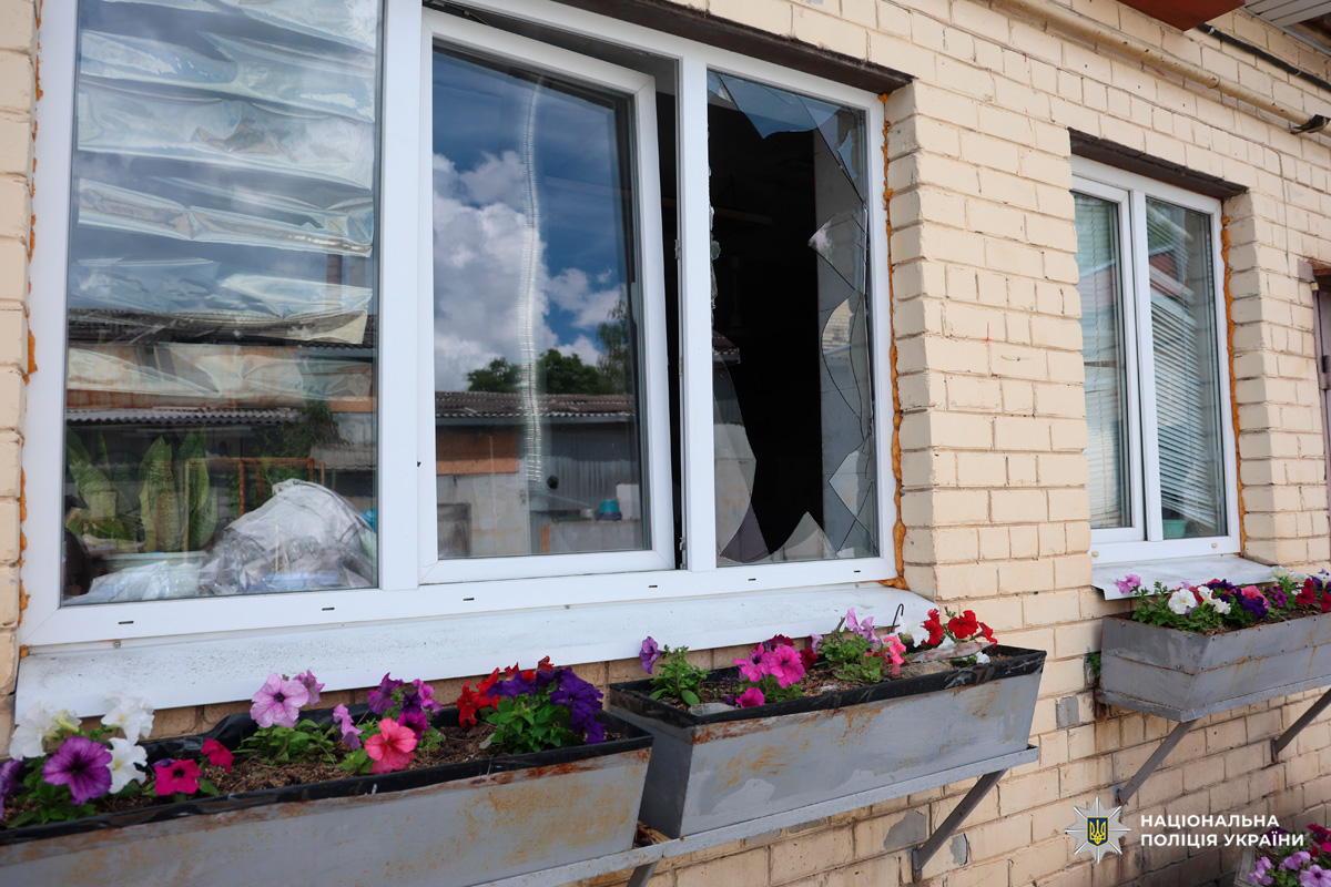 Дві людини загинули, ще 23 постраждали: поліція Харківщини працює на місці ворожого обстрілу