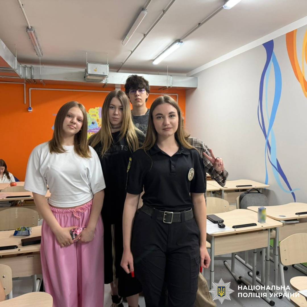 Поліцейські Чугуївщини провели профорієнтаційну зустріч для ліцеїстів