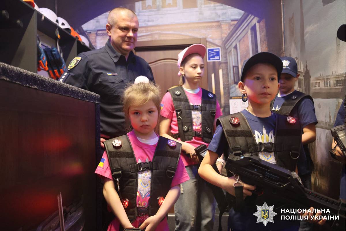 Ігри, подарунки та море емоцій: у Харкові поліцейські влаштували теплий благодійний захід для дітей із родин Героїв-поліцейських