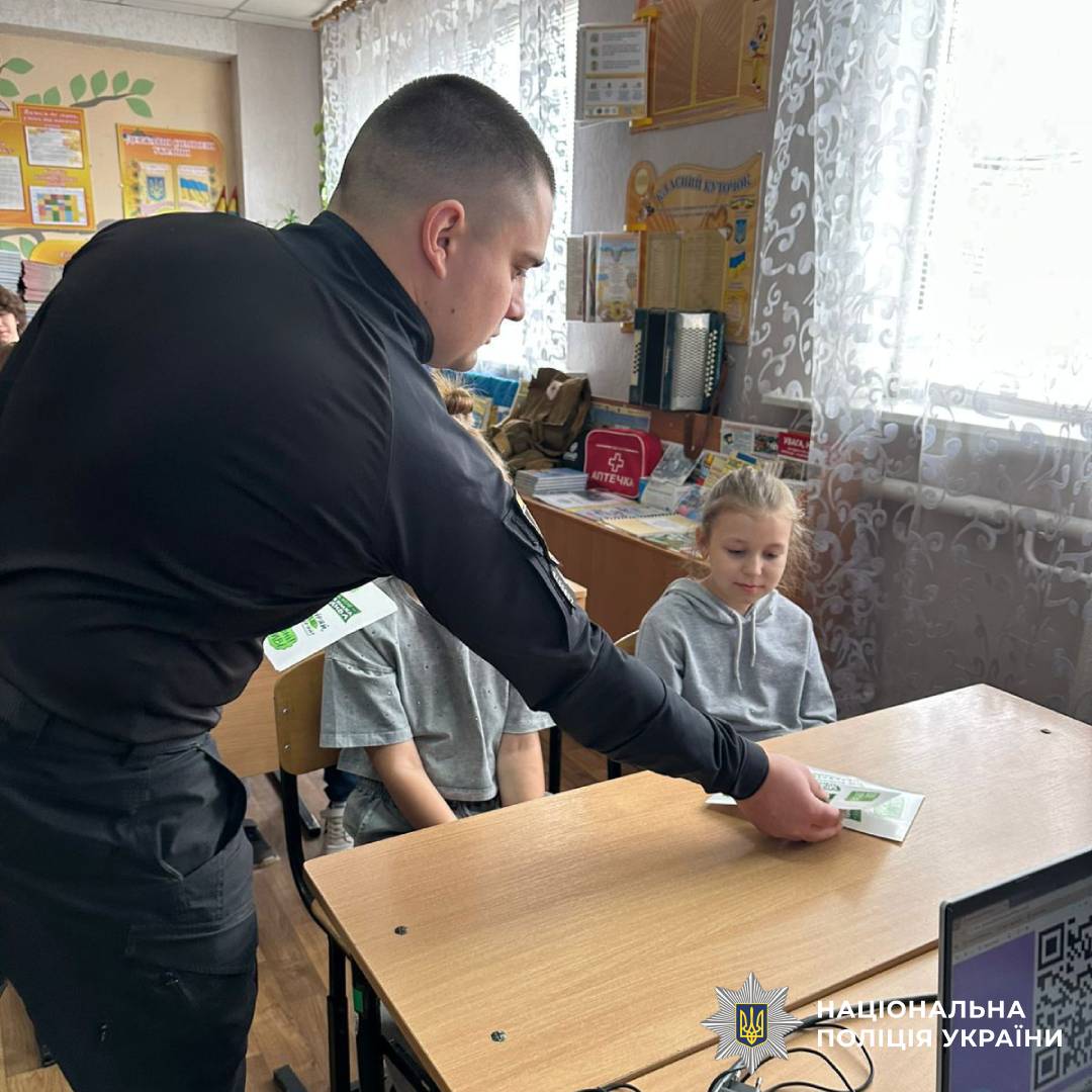 Поліцейські провели лекцію для школярів про ментальне здоров’я