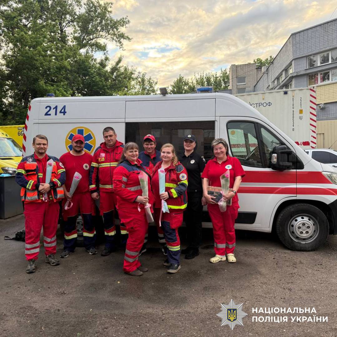 Поліцейські Харківщини привітали працівників екстреної медичної допомоги з професійним святом