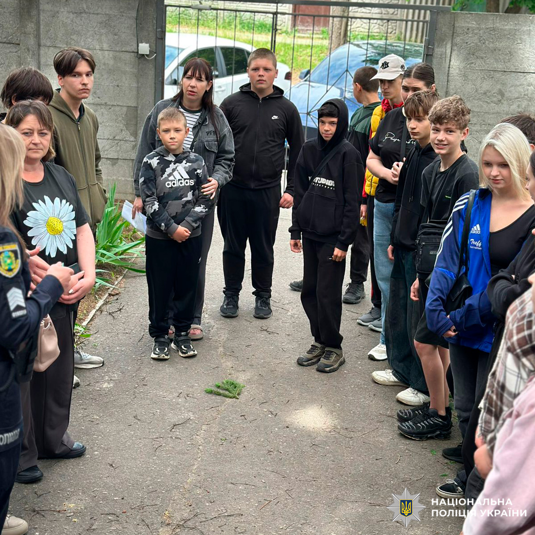 Захист, безпека, закон: харківські поліцейські провели екскурсію для учнів