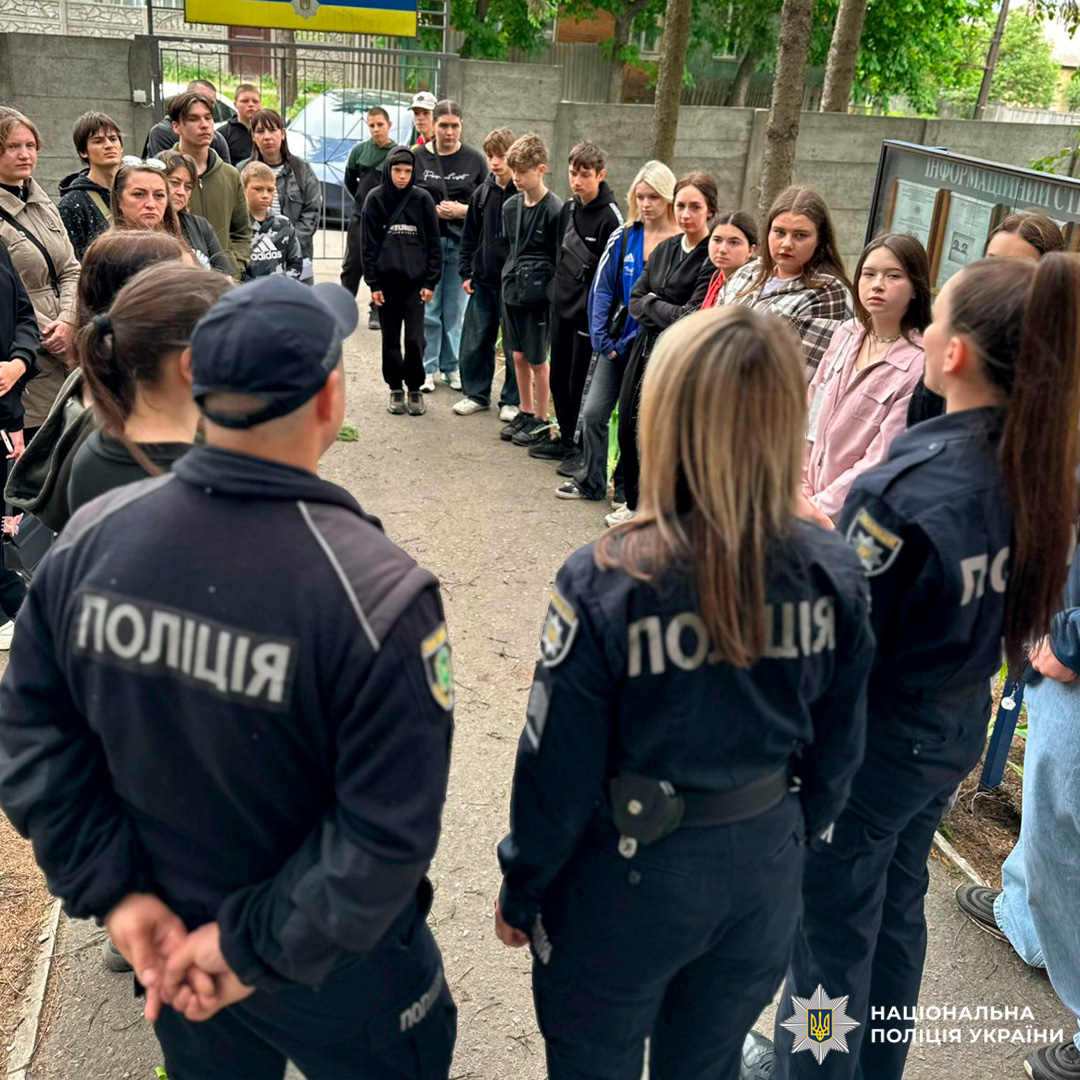Захист, безпека, закон: харківські поліцейські провели екскурсію для учнів