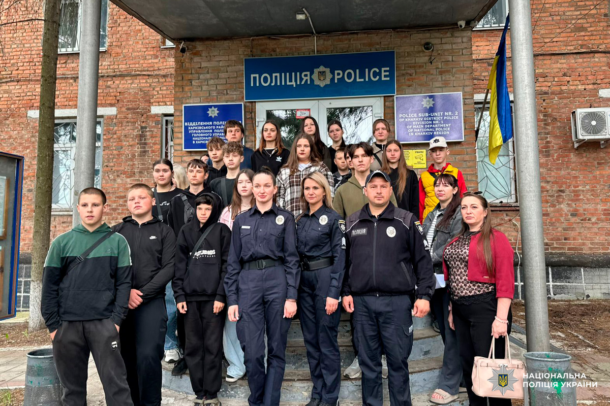 Захист, безпека, закон: харківські поліцейські провели екскурсію для учнів