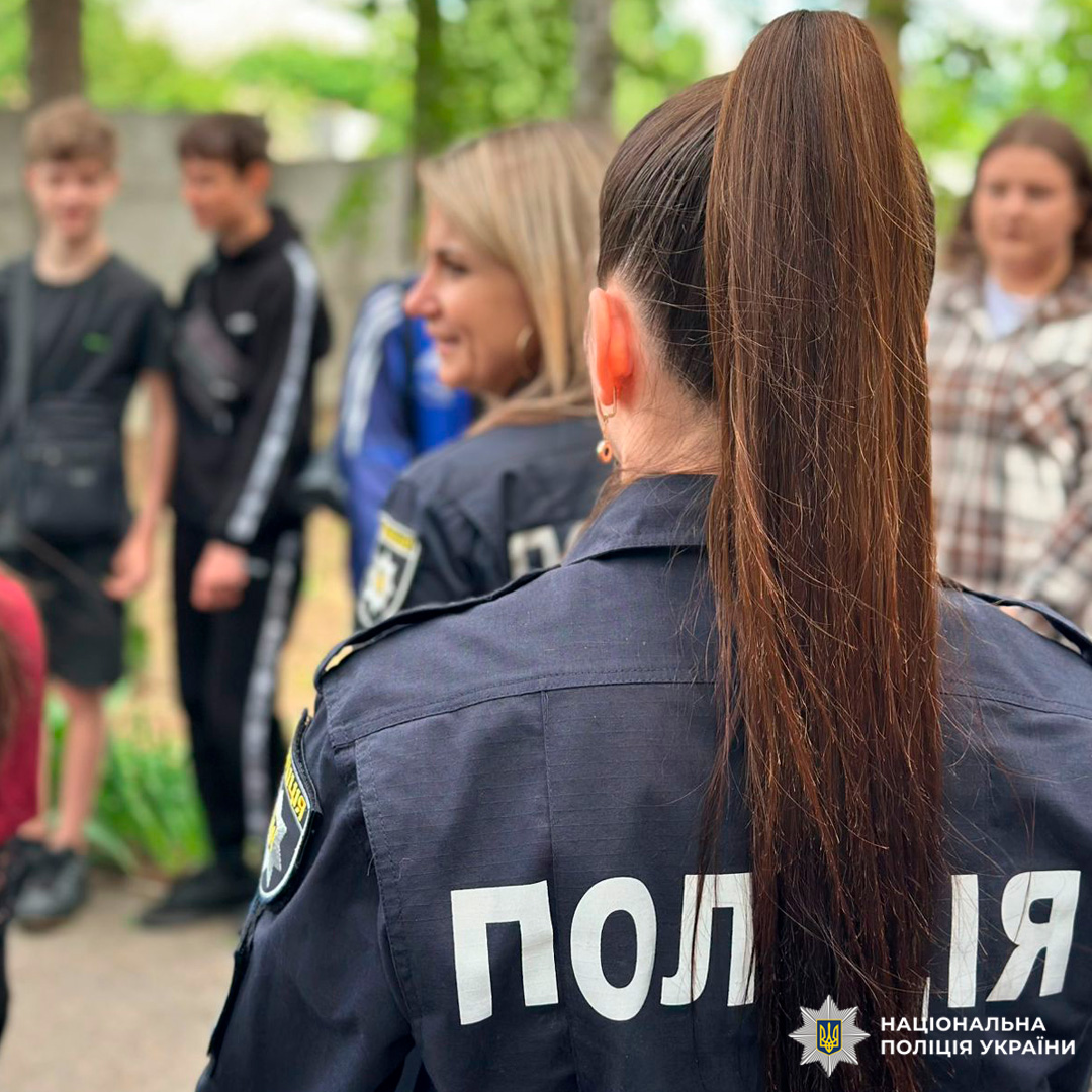 Захист, безпека, закон: харківські поліцейські провели екскурсію для учнів