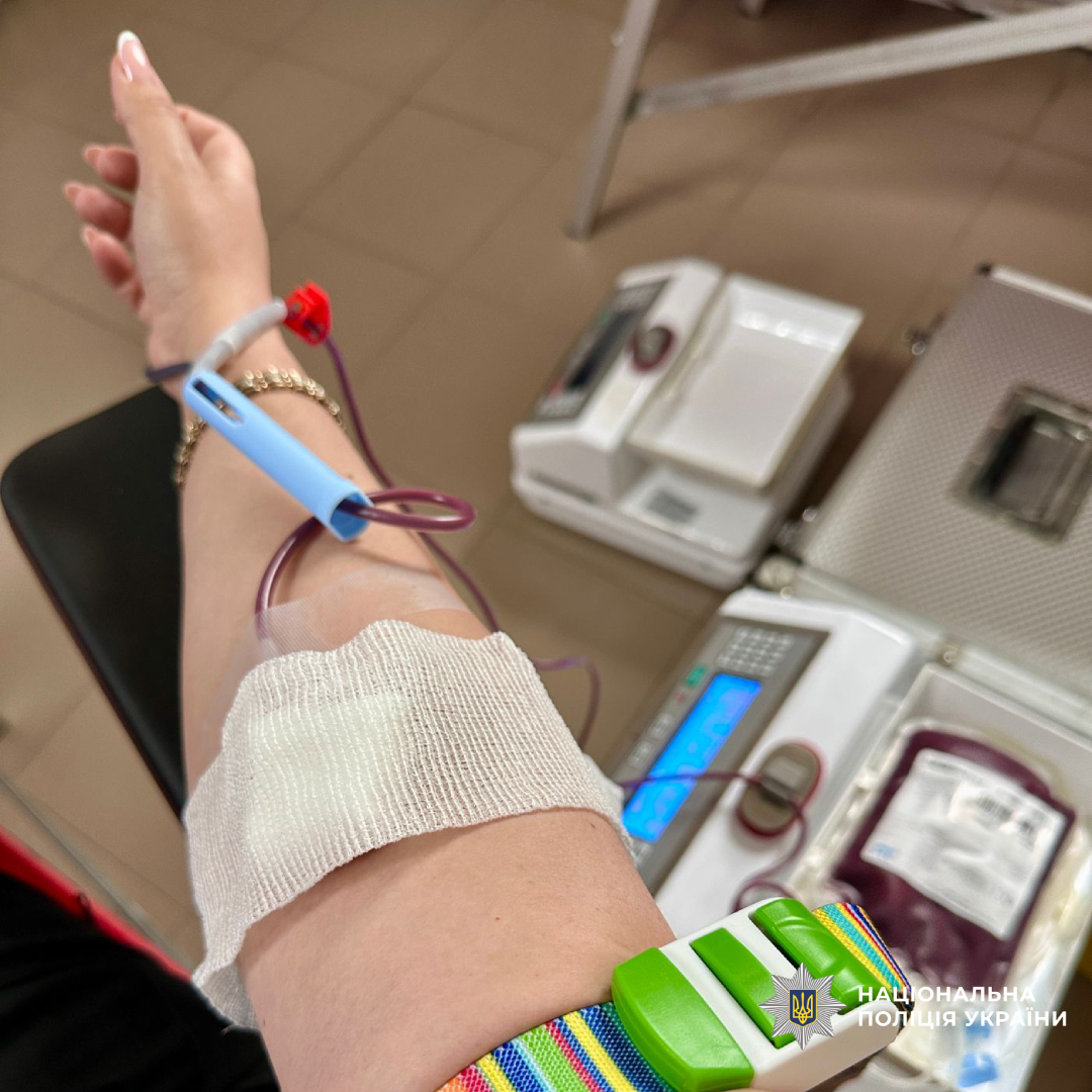 Поліція Ізюмщини долучилася до благодійної ініціативи: правоохоронці здали донорську кров