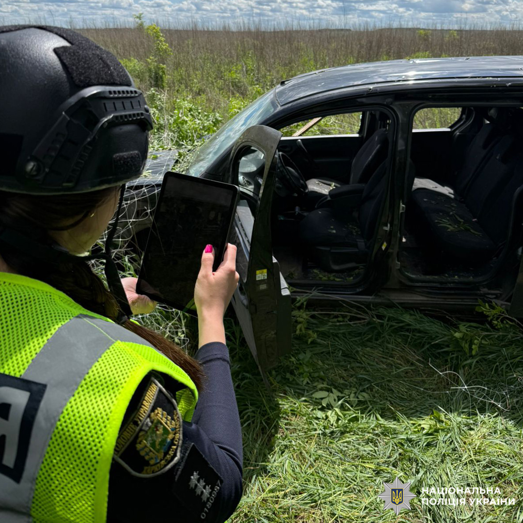 Дві людини загинули, ще четверо постраждали: поліцейські документують наслідки ударів окупантів по Харківщині