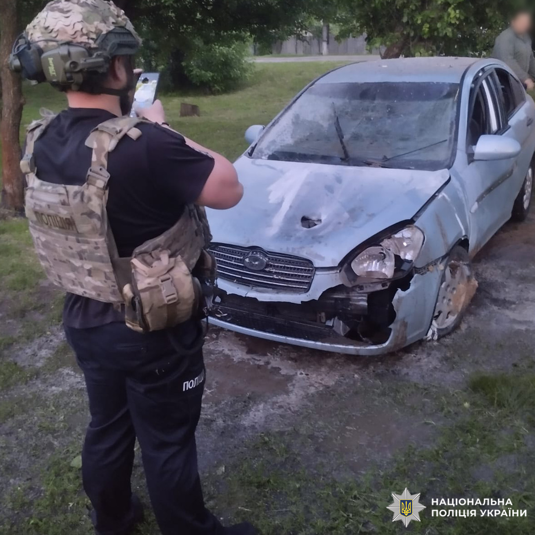 Дві людини загинули, ще четверо постраждали: поліцейські документують наслідки ударів окупантів по Харківщині