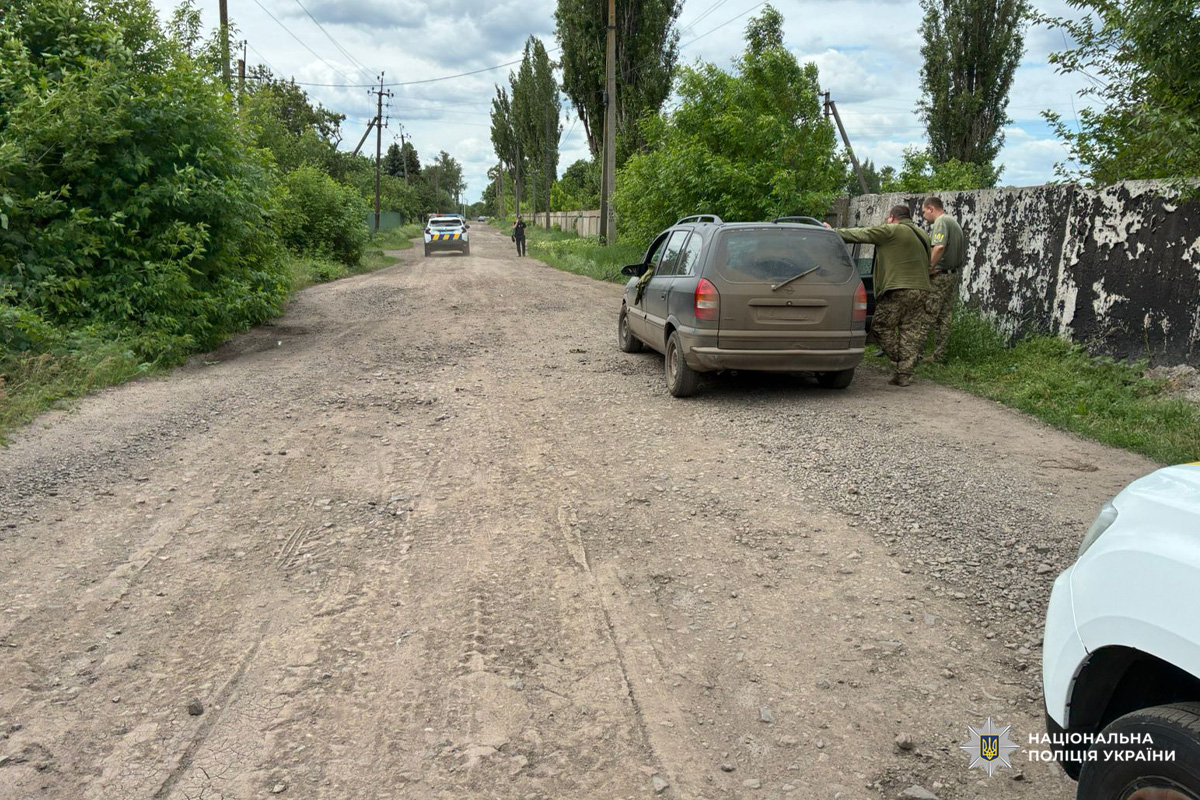 На Харківщині поліцейські повідомили про підозру чотирьом чоловікам за напад на військовослужбовців ТЦК та СП і хуліганські дії