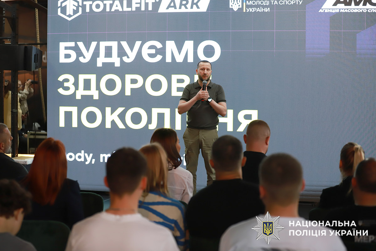 Разом заради відновлення ветеранів: начальник поліції Хмельниччини взяв участь у відкритті першого в області адаптивного спортзалу