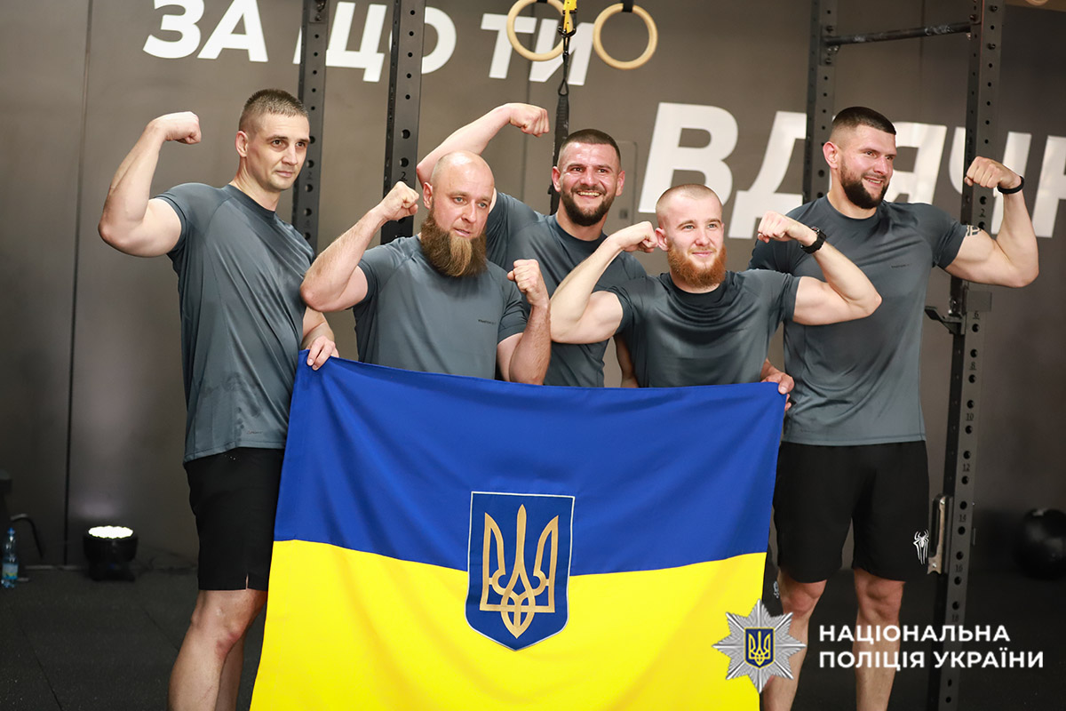 Спецпризначенці поліції Хмельниччини долучилися до світової традиції виконання кросфіт-комплексу «Мерф» у пам’ять про полеглих Героїв