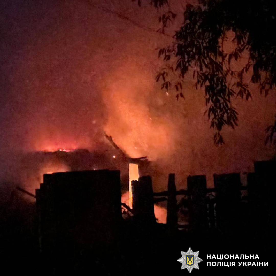 На фото зображено наслідки ворожого обстрілу