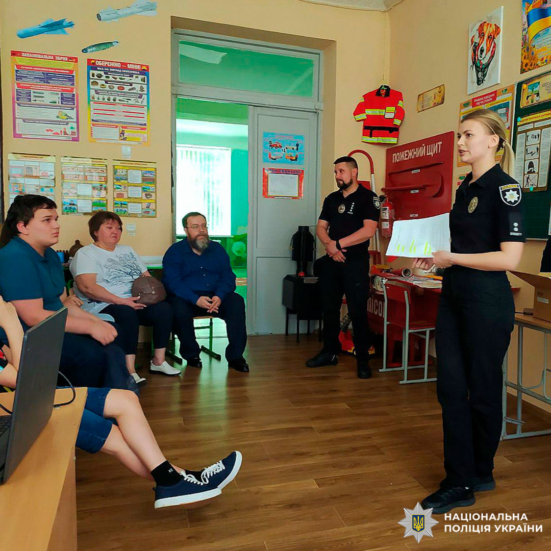 У Харкові поліцейські провели для школярів лекції з кібербезпеки