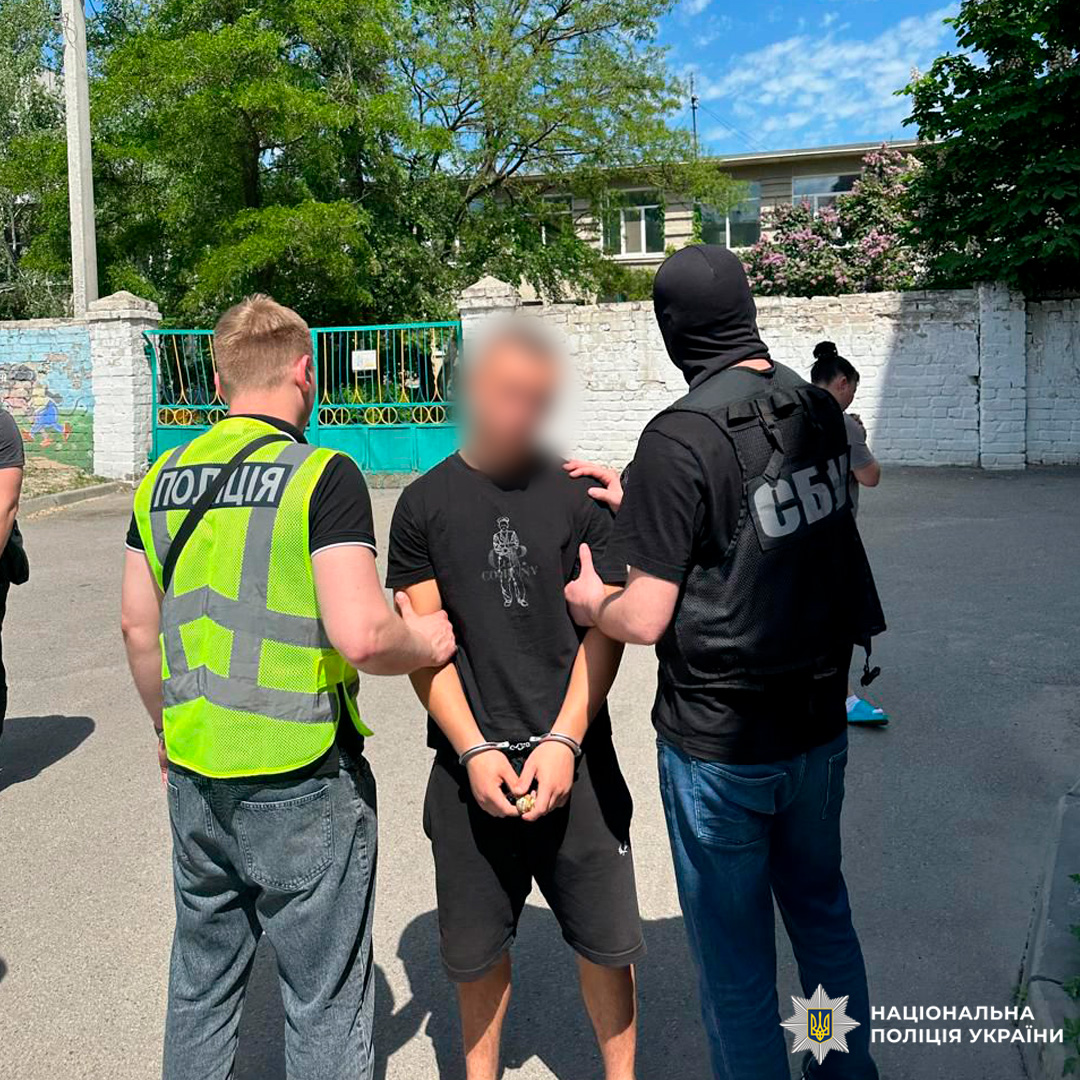 1800 доларів за автомат і боєприпаси: у Харкові поліцейські затримали неповнолітнього торговця зброєю