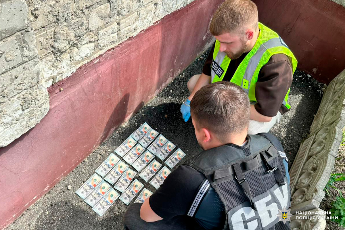 1800 доларів за автомат і боєприпаси: у Харкові поліцейські затримали неповнолітнього торговця зброєю