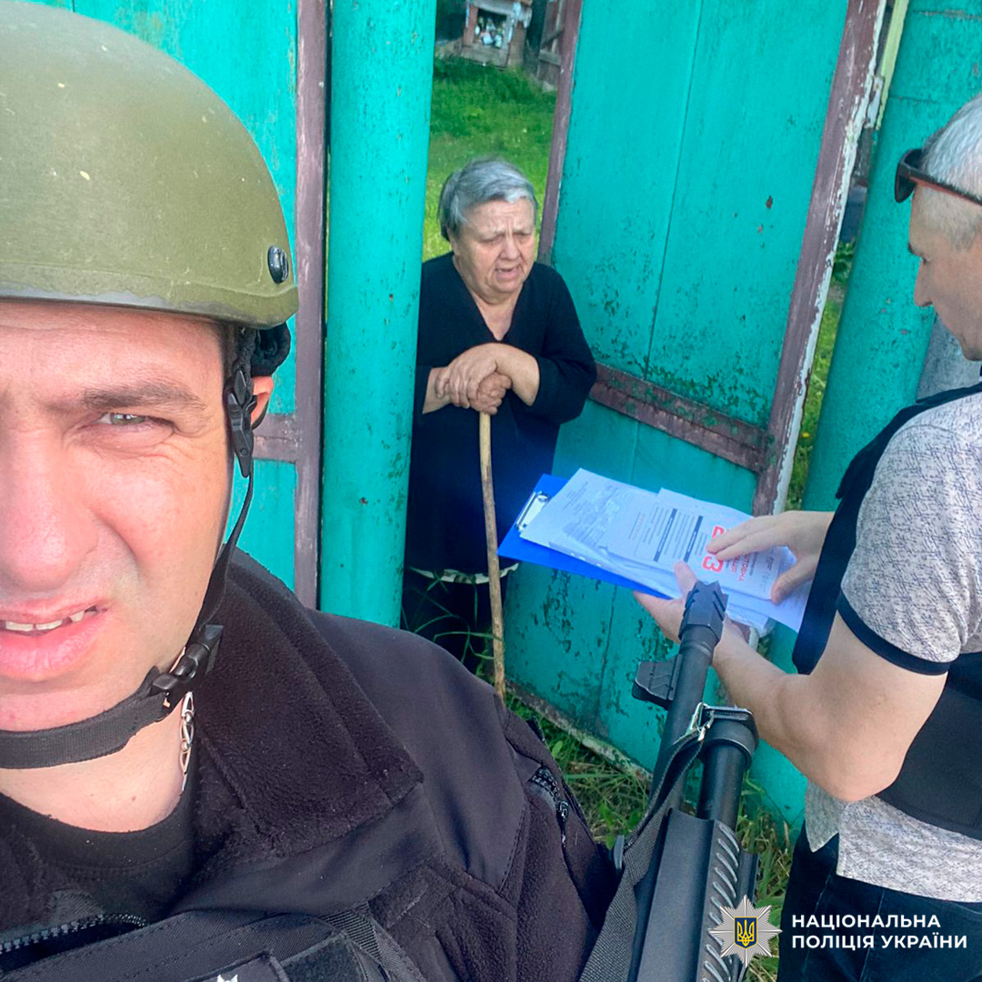 Поліцейські Харківщини інформують мешканців про порядок евакуації та заходи безпеки