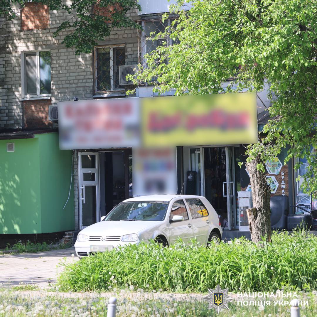 Поліцейські Харківщини викрили мережу збуту контрафактних електронних сигарет та тютюнових виробів