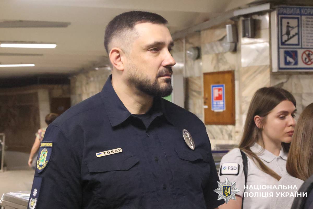 Очільник поліції Харківщини Петро Токар взяв участь у відкритті фотовиставки «Жінки в розмінуванні»