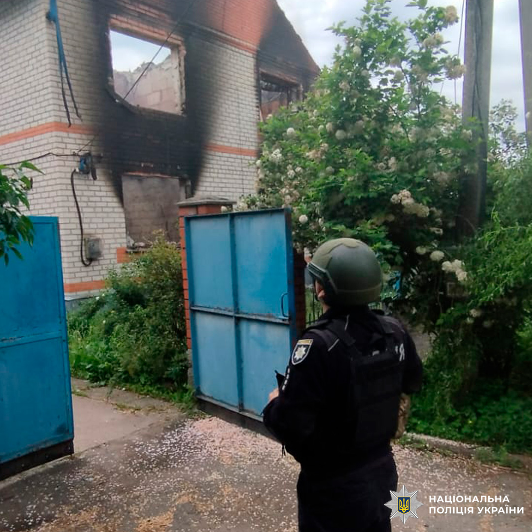 Троє людей загинули, 22 постраждали, у тому числі неповнолітні та поліцейська: правоохоронці задокументували наслідки воєнних злочинів на Харківщині