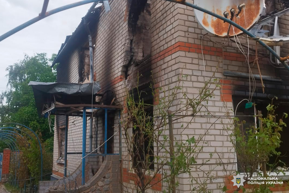 Троє людей загинули, 22 постраждали, у тому числі неповнолітні та поліцейська: правоохоронці задокументували наслідки воєнних злочинів на Харківщині