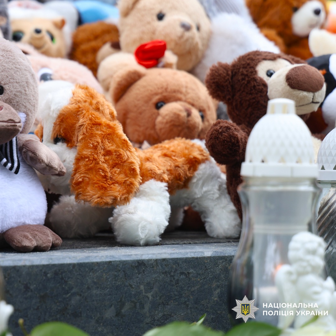 Згадали кожного янгола: поліцейські Харківщини вшанували пам'ять дітей, чиї життя забрала війна