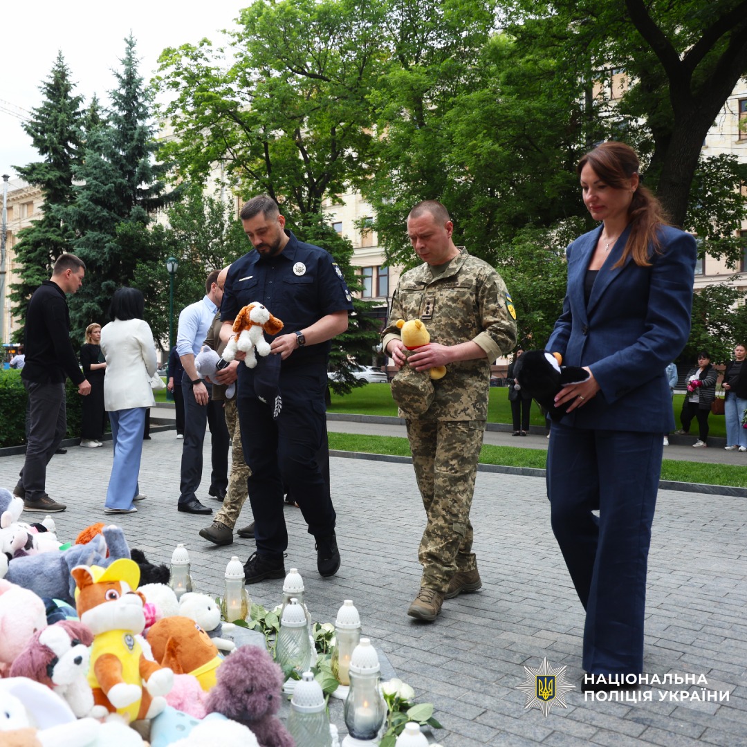 Згадали кожного янгола: поліцейські Харківщини вшанували пам'ять дітей, чиї життя забрала війна