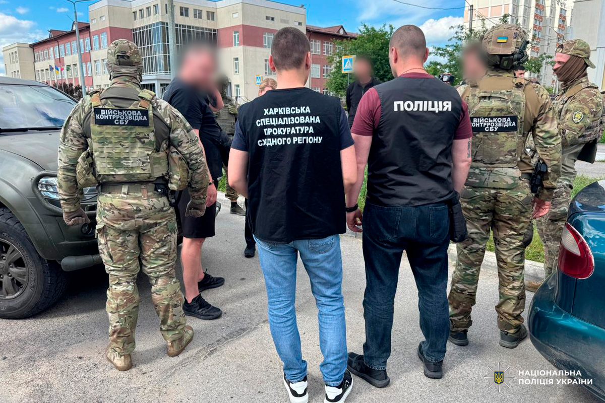 Втеча до Європи за 25 тисяч доларів: поліцейські Харківщини затримали організатора схеми незаконного виїзду ухилянтів до Румунії