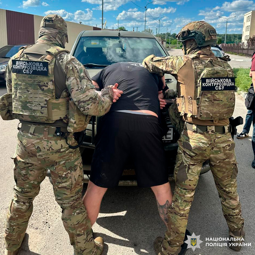 Втеча до Європи за 25 тисяч доларів: поліцейські Харківщини затримали організатора схеми незаконного виїзду ухилянтів до Румунії