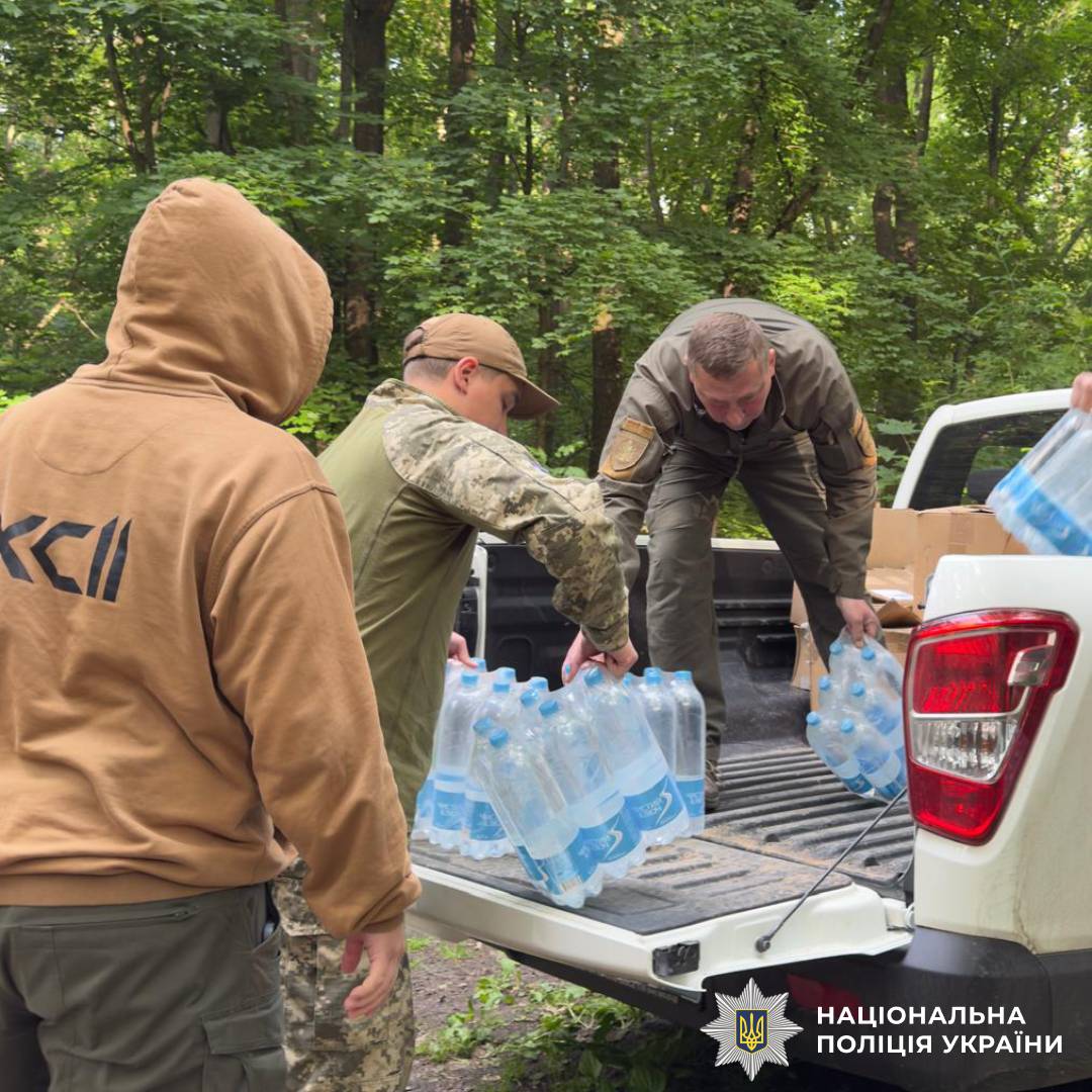 Поліцейські Харківщини передали допомогу військовослужбовцям
