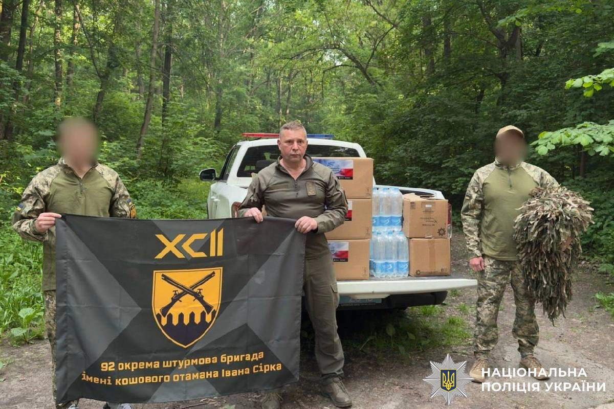 Поліцейські Харківщини передали допомогу військовослужбовцям