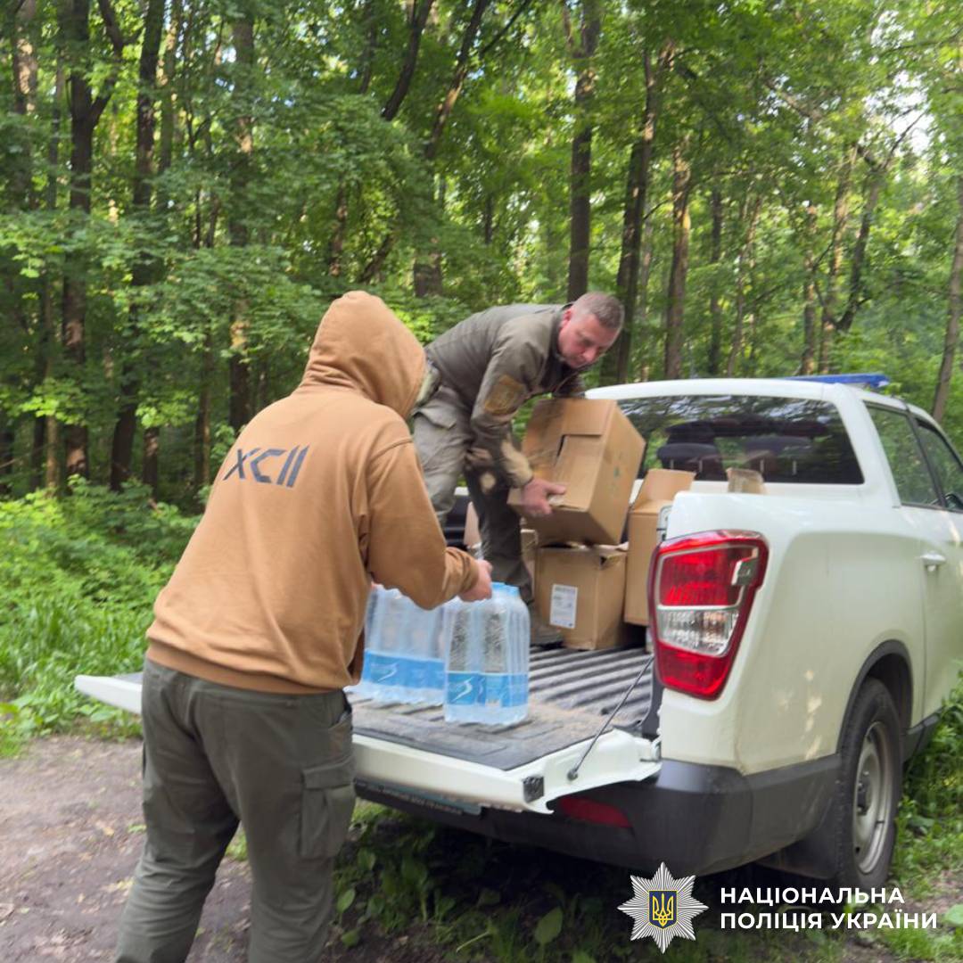Поліцейські Харківщини передали допомогу військовослужбовцям
