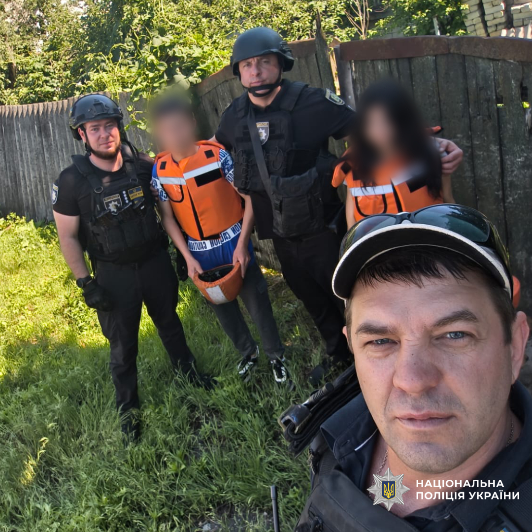 Поліцейські Куп’янщини евакуювали з небезпечних територій п’ятьох людей та врятували тварин