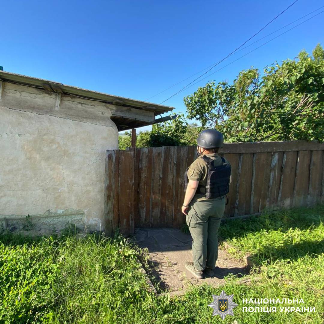 На фото зображені наслідки ворожого обстрілу