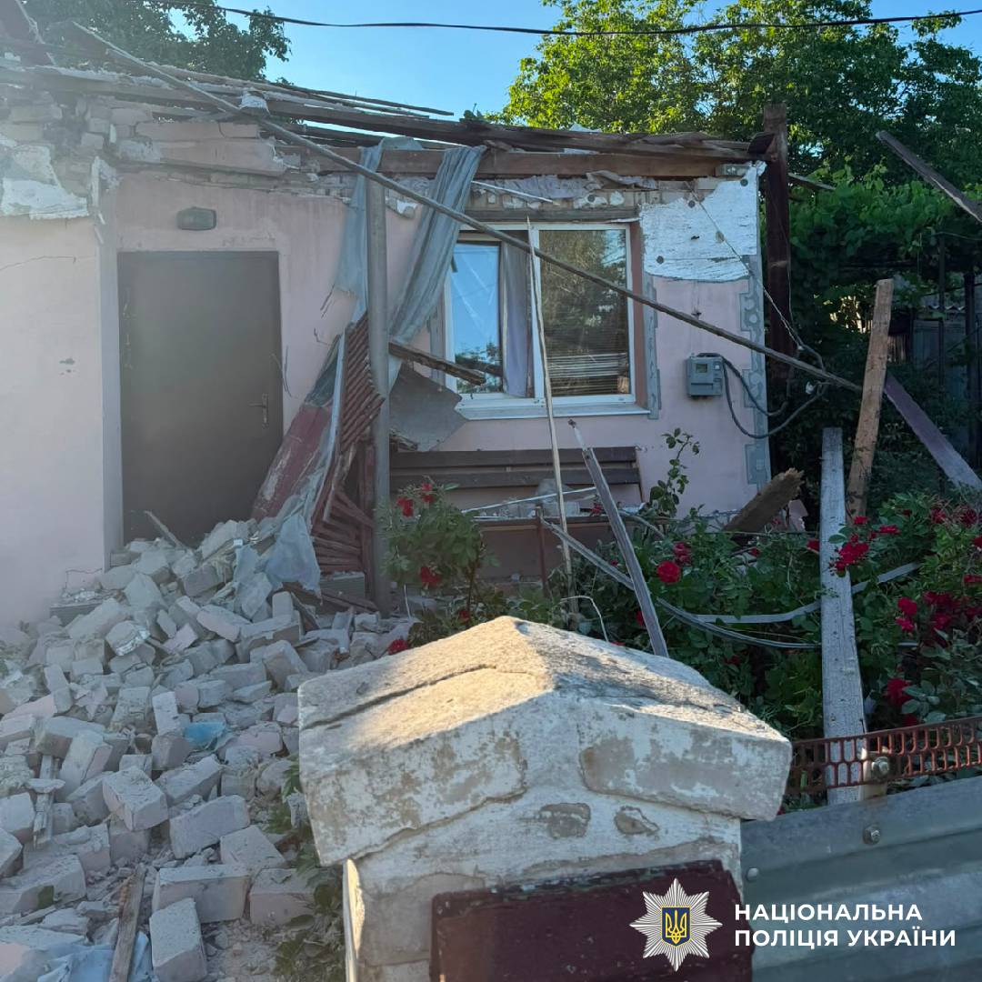 На фото зображені наслідки ворожого обстрілу