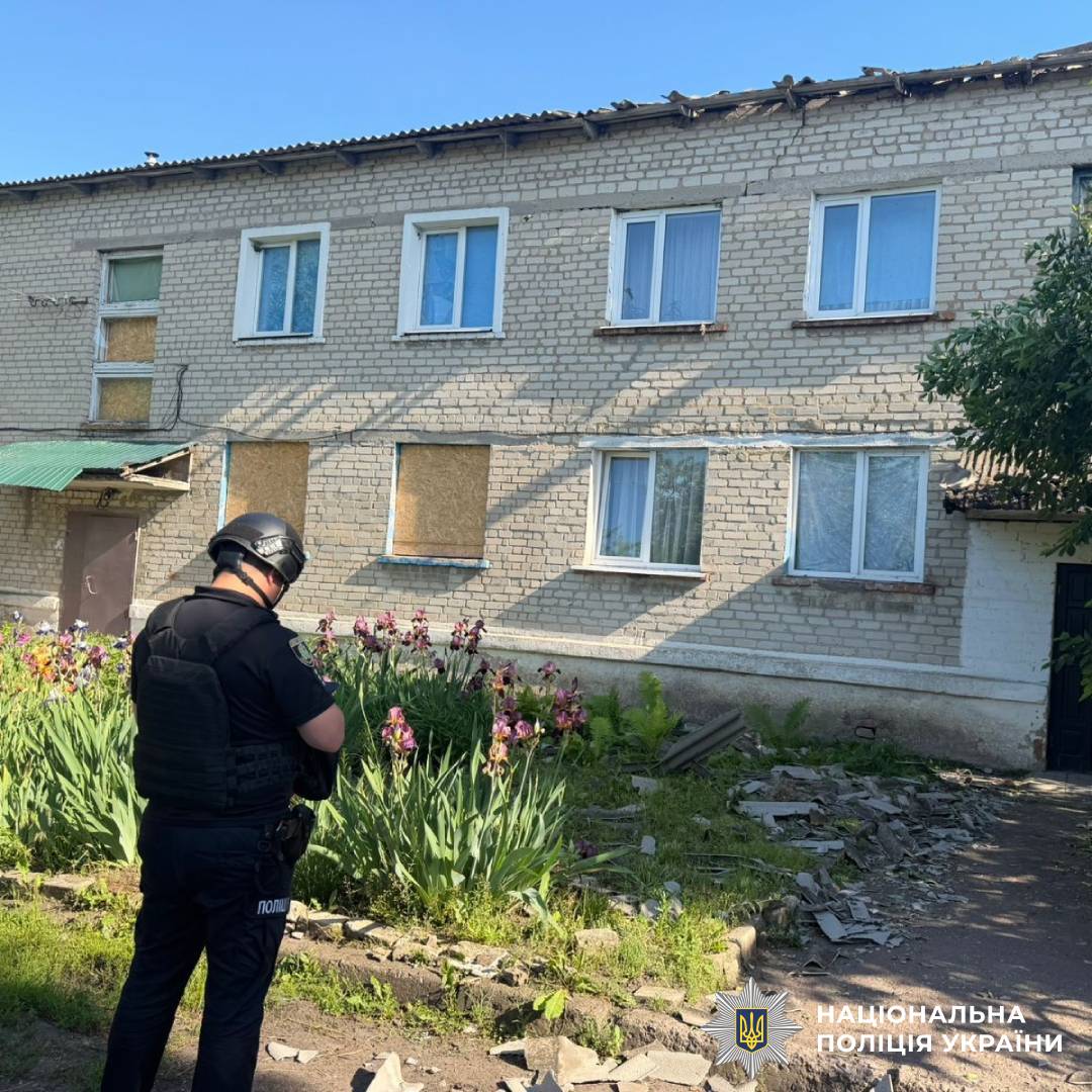 На фото зображені наслідки ворожого обстрілу