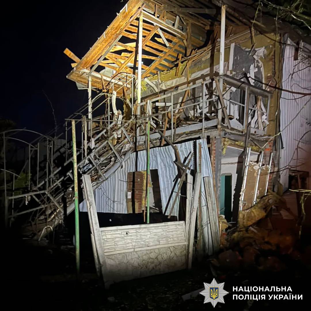 На фото зображені наслідки ворожого обстрілу