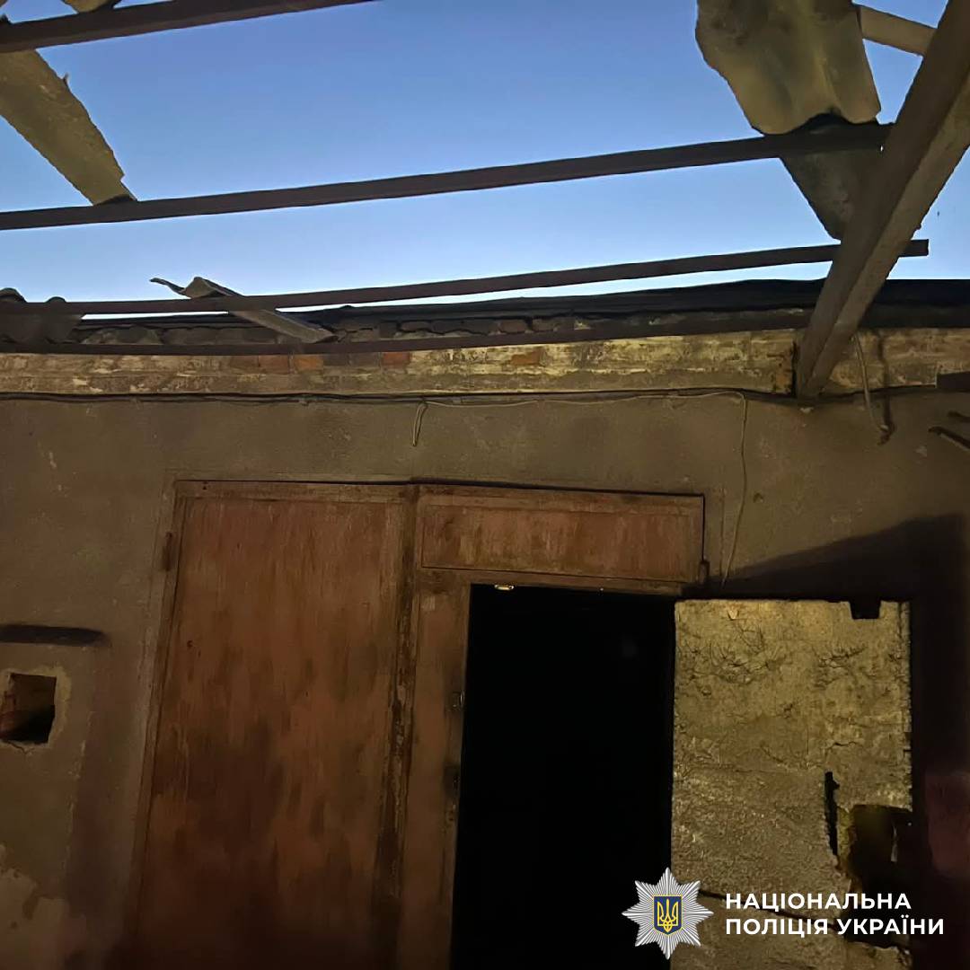 На фото зображено наслідки ворожого обстрілу