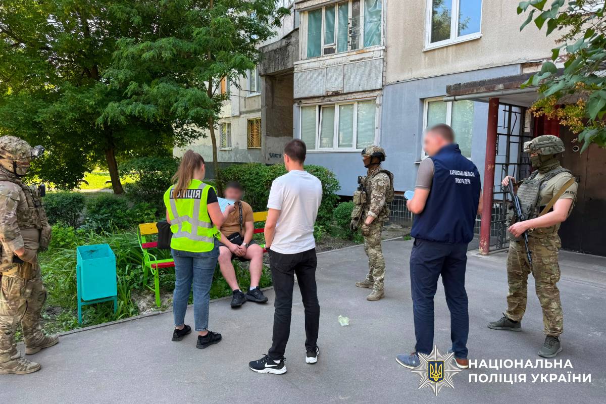 «Квиток» за кордон за 3200 доларів: на Харківщині поліцейські затримали чоловіка, який організовував незаконне переправлення осіб через державний кордон України